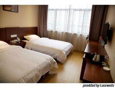 Super 8 By Wyndham Hangzhou Jiubao Transportation Center ภายนอก รูปภาพ